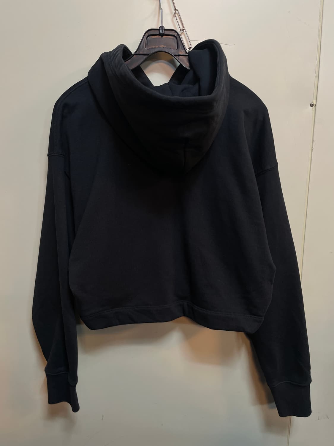 아디다스 블랙로고 크롭후드티 상품이미지6