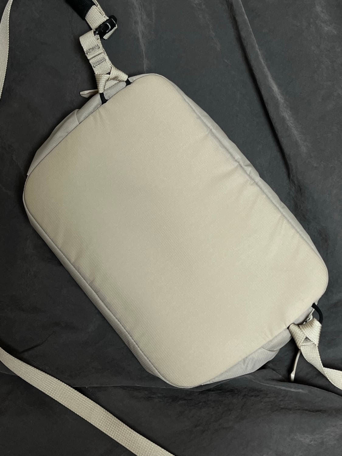 아크테릭스 헬리아드6 크로스바디백 룬 상품이미지4