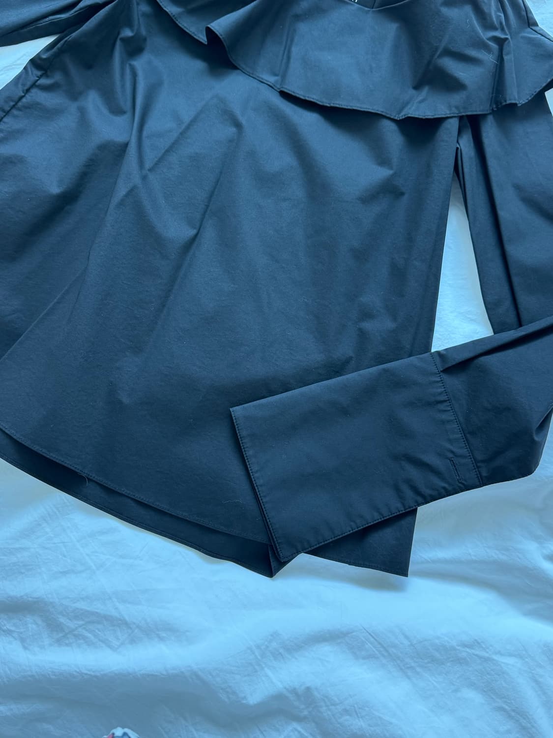 아레스엠 블랙 오프숄더 셔츠 상품이미지6