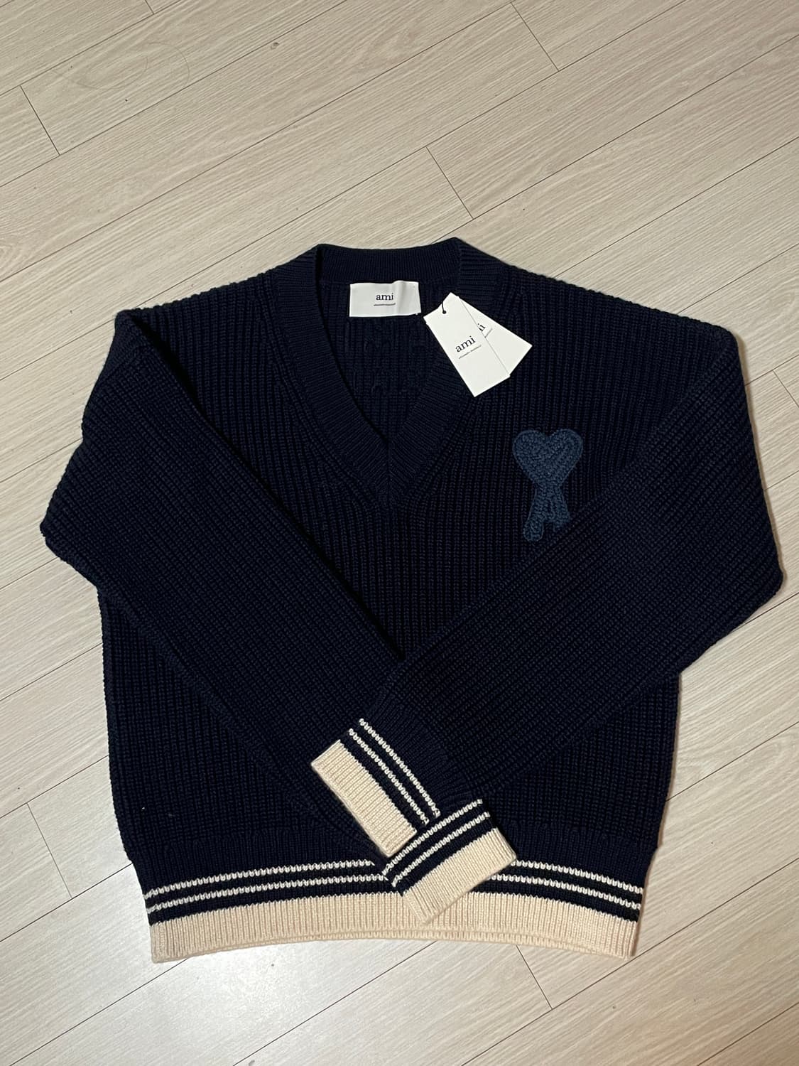 아미 빅 하트 로고 울 브이넥 니트 M 상품이미지2