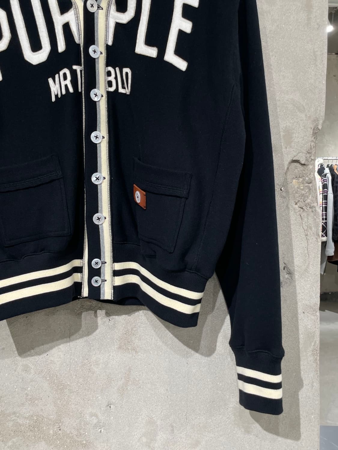 코키 24S/S 블랙 카우하이드 패치 스웻 가디건 상품이미지5