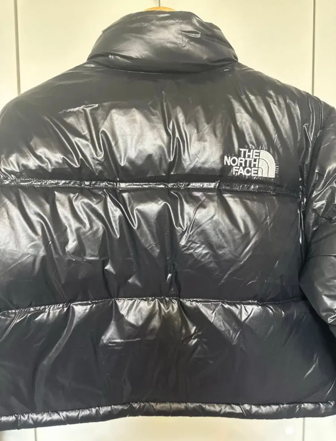 해외판 노스페이스 700 필 눕시 숏 크롭 여성 패딩 재킷 - 블랙 상품이미지3