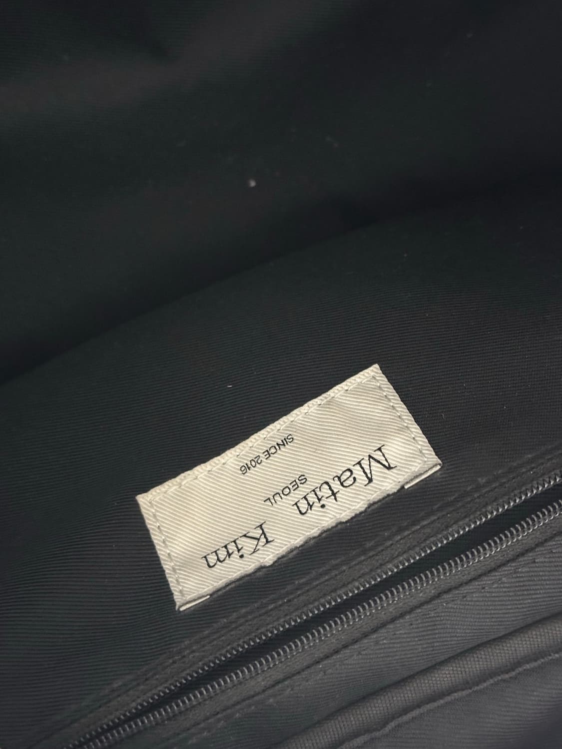 마땡킴(Matin Kim) 나일론 스포티 토트백 블랙 상품이미지4