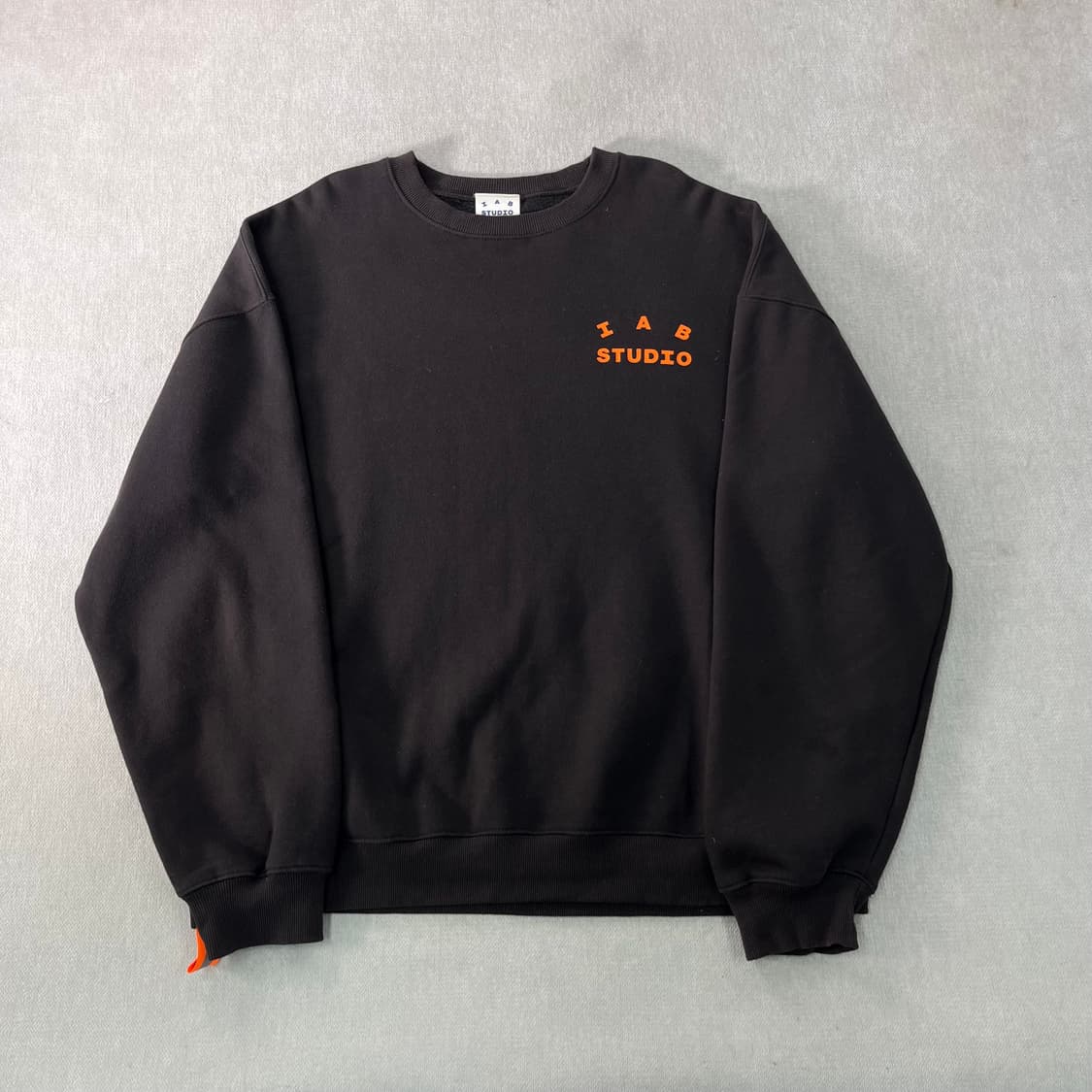 105 아이앱 스튜디오 X 두산 맨투맨 상품이미지2