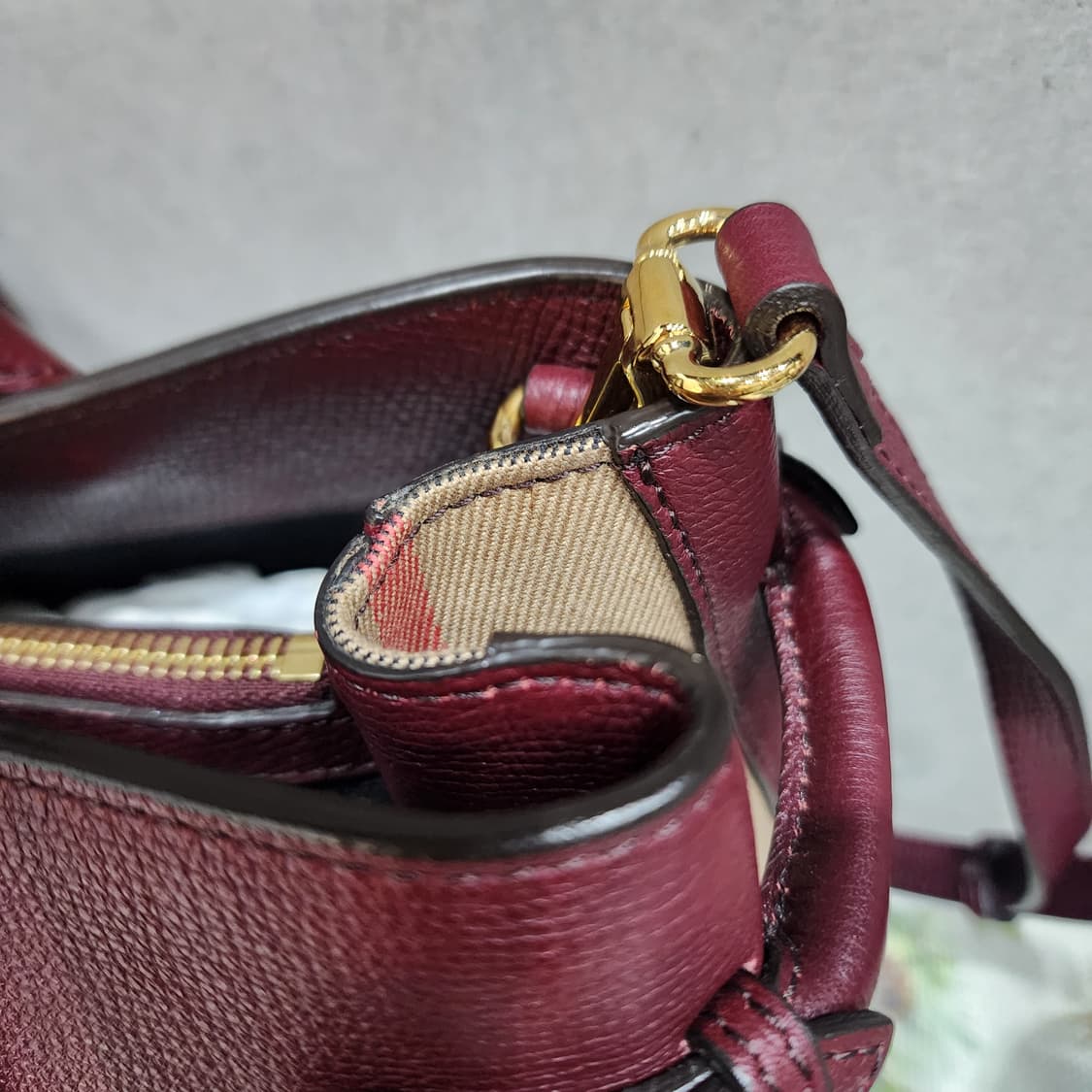 버버리 배너백 버건디 미듐 상품이미지3