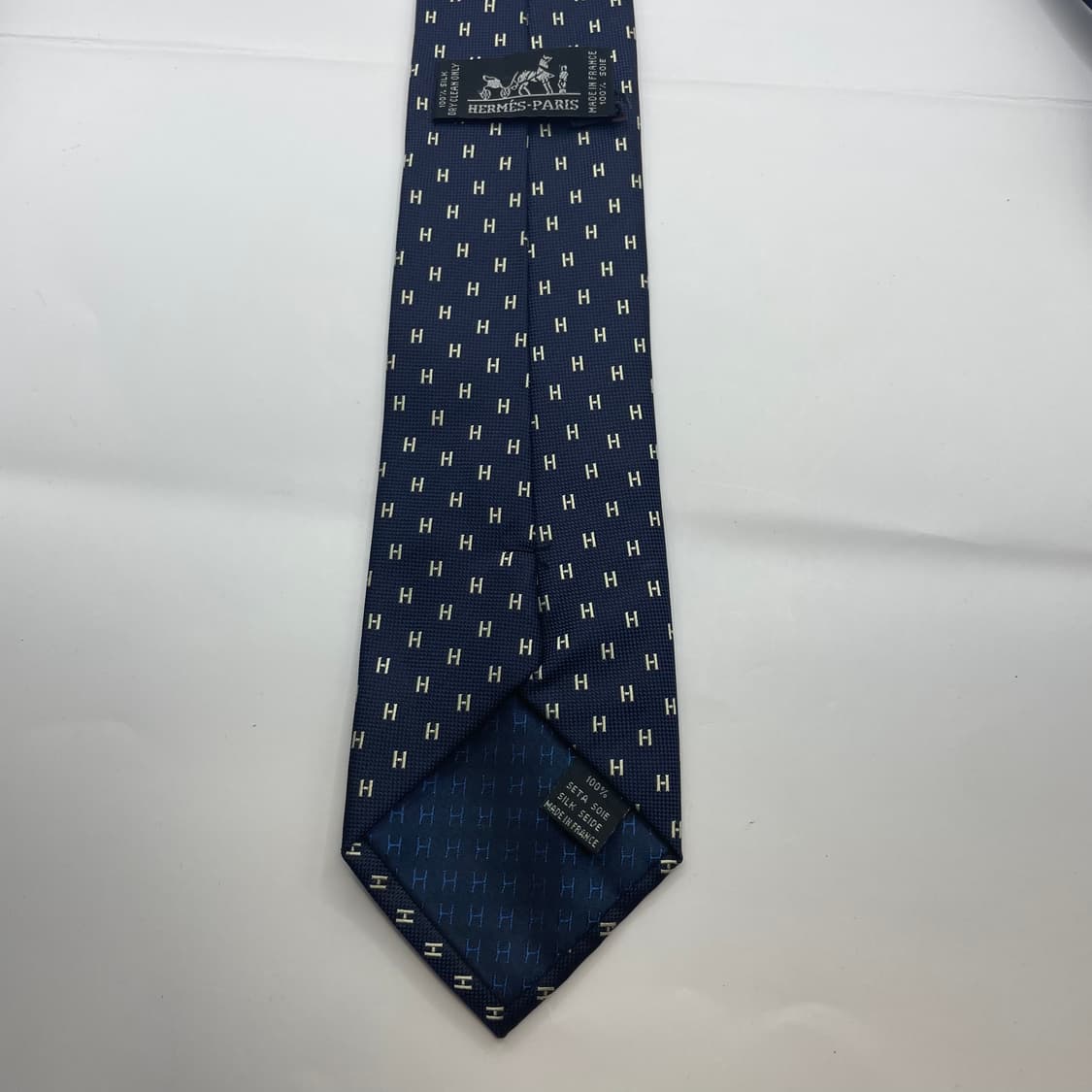 767) 에르메스(HERMES) 패턴 넥타이 로고부분 튿어짐 상품이미지2