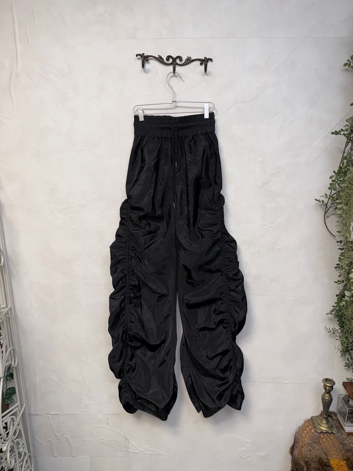 Black satin shirring balloon pants  상품이미지1