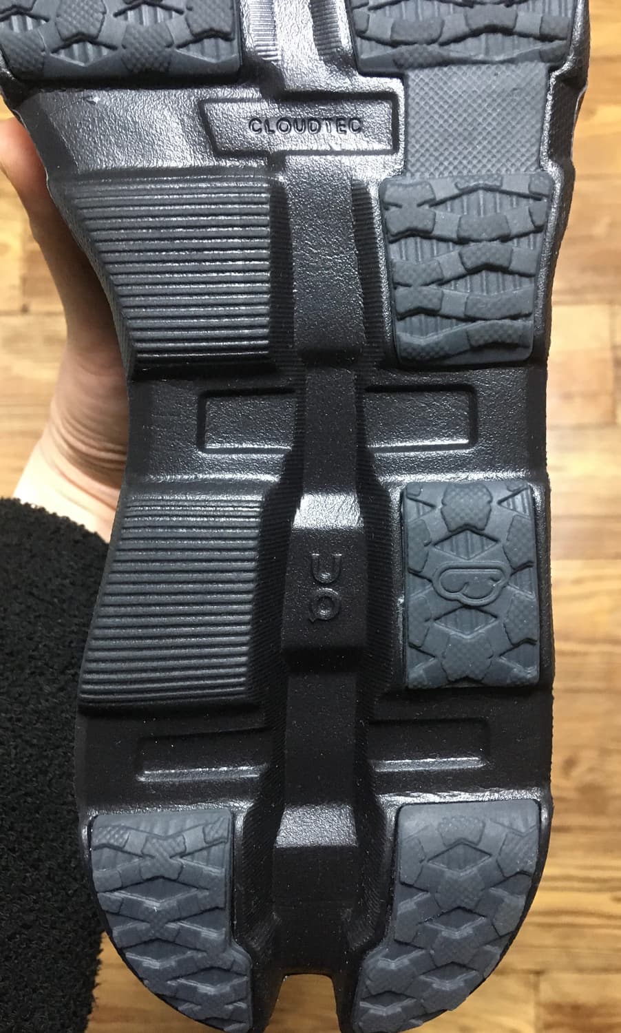 온러닝 파프 클라우드몬스터 하이퍼 블랙 판매합니다 상품이미지10