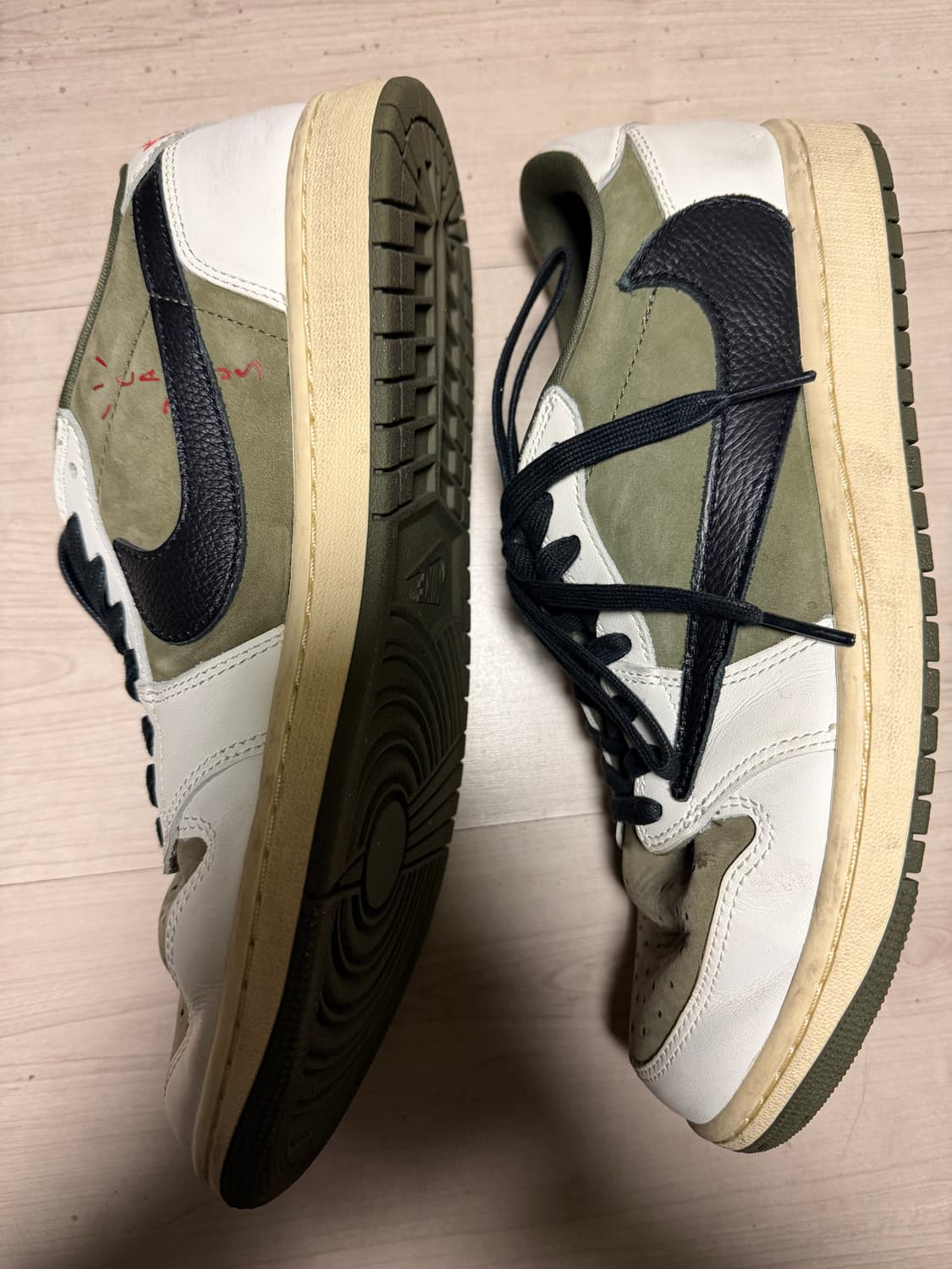 조던1 트래비스스캇 리버스 올리브 상품이미지4