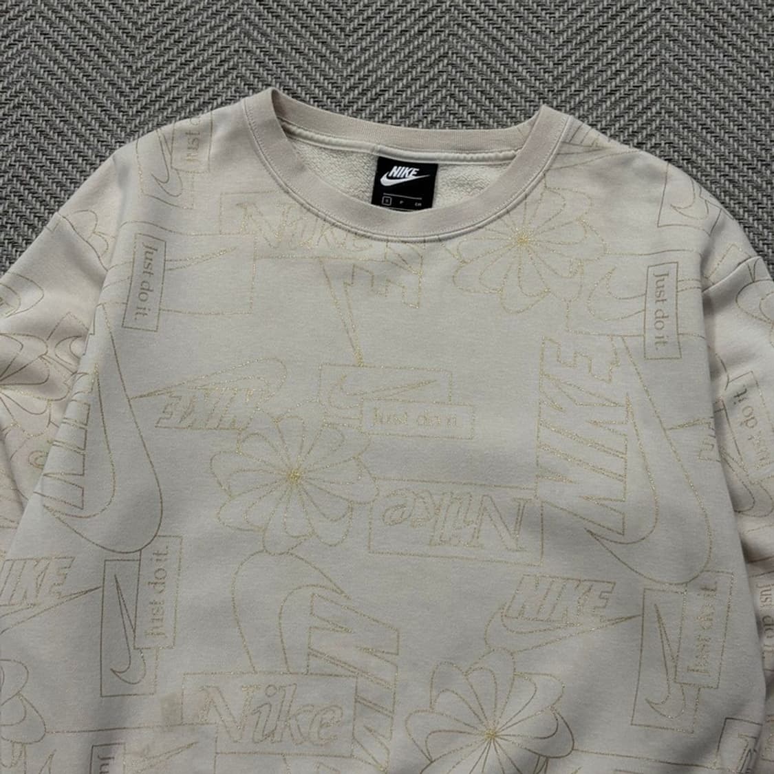 나이키 로고 골드패턴 맨투맨 v2323 상품이미지3