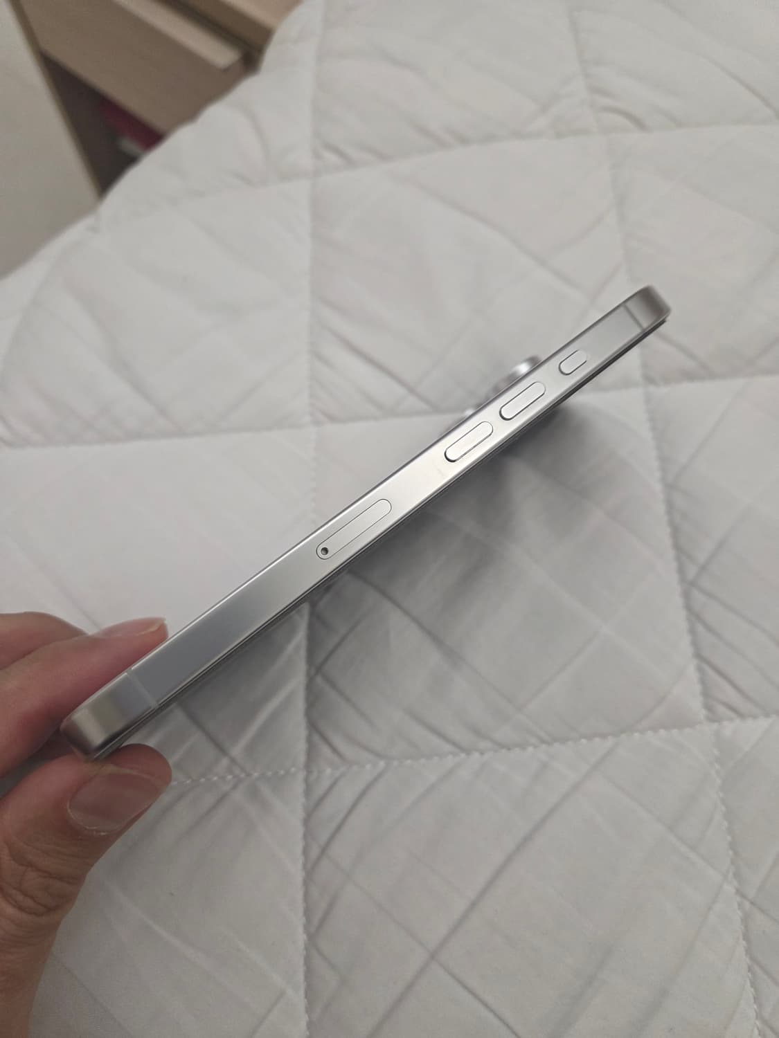 아이폰16프로 256gb 화이트 팔아요  상품이미지5