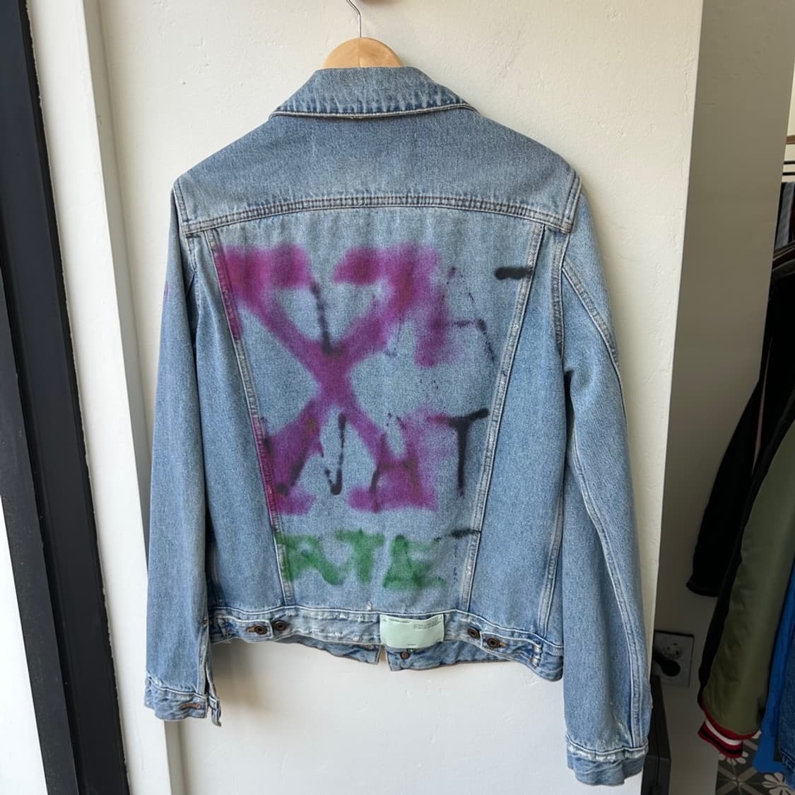 16643 - 19F/W 오프화이트 11주년 푸시아 데님 자켓 상품이미지1