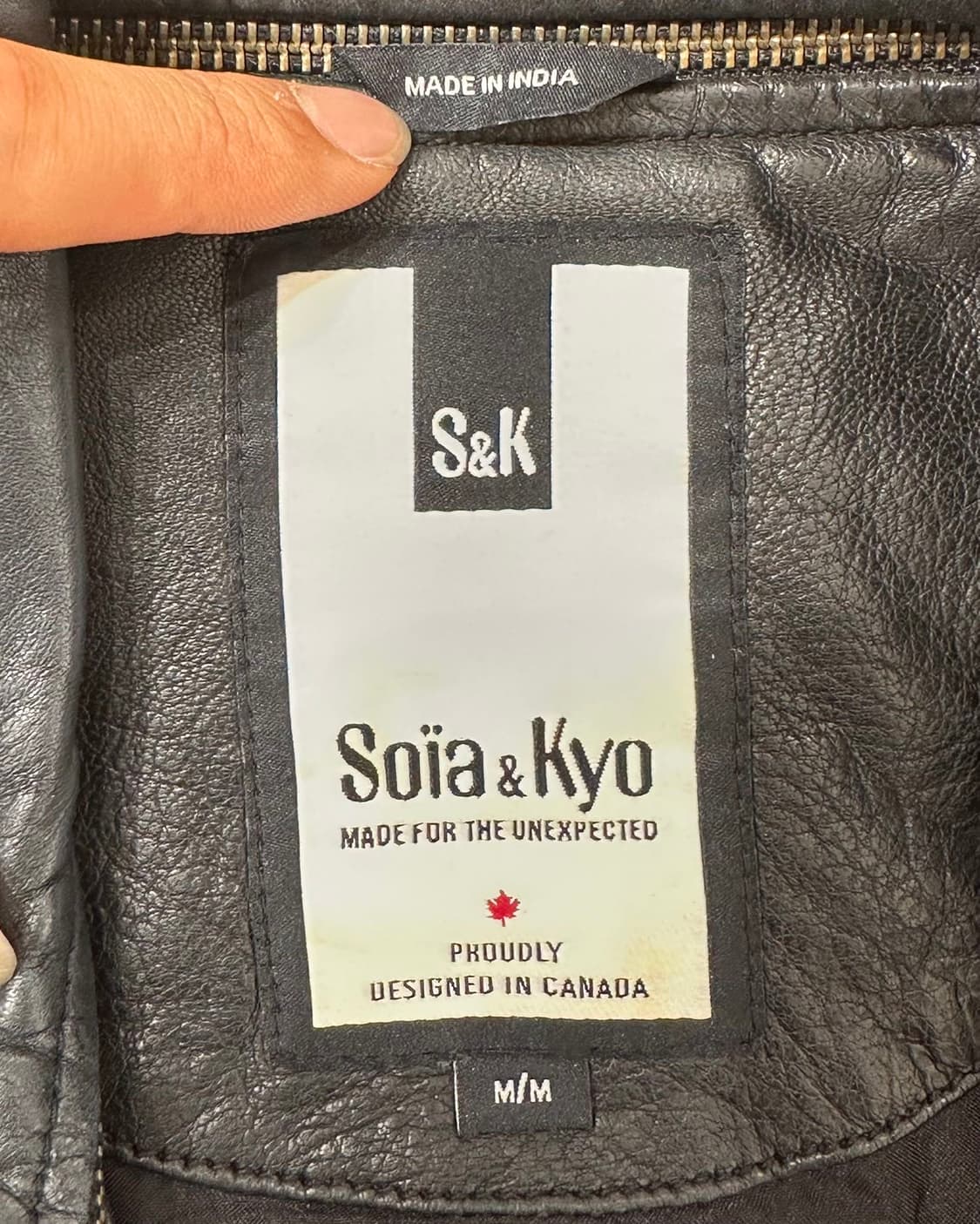 소이아 앤 쿄 블랙 다이아몬드 퀼팅 디테일 라이더 자켓 상품이미지7