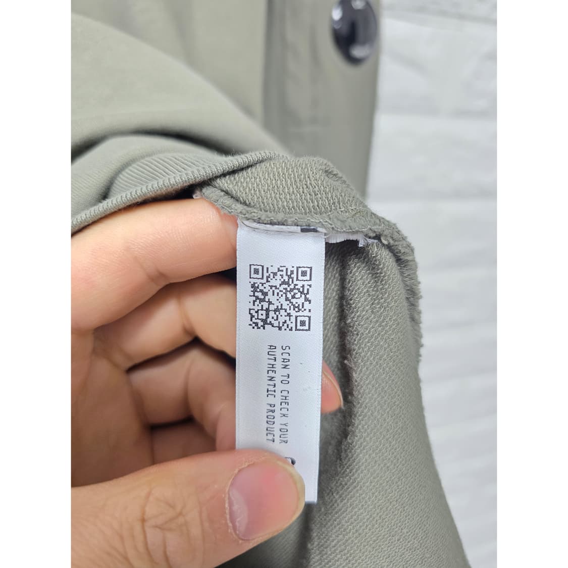 택포// CP컴퍼니 맨투맨 카키 렌즈 와펜 L ejd 상품이미지3