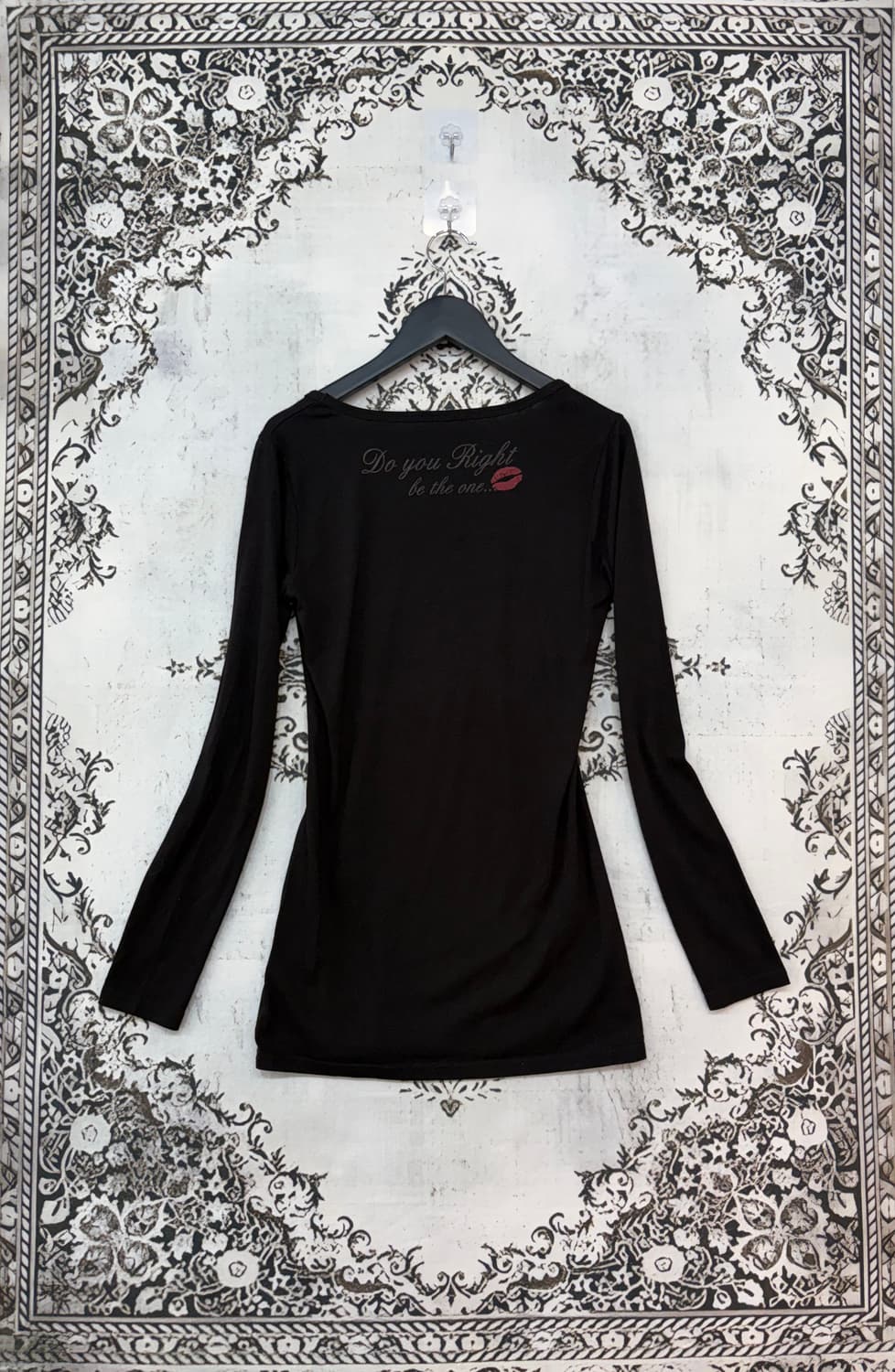 일본빈티지 Y2K 큐빅 레터링 키스마크 슬림핏 롱슬리브 상품이미지2