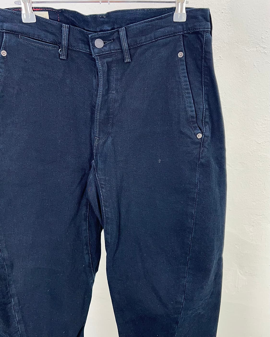 리바이스 엔지니어드 570 버튼 플라이 블랭크 탭 코튼 팬츠 상품이미지4