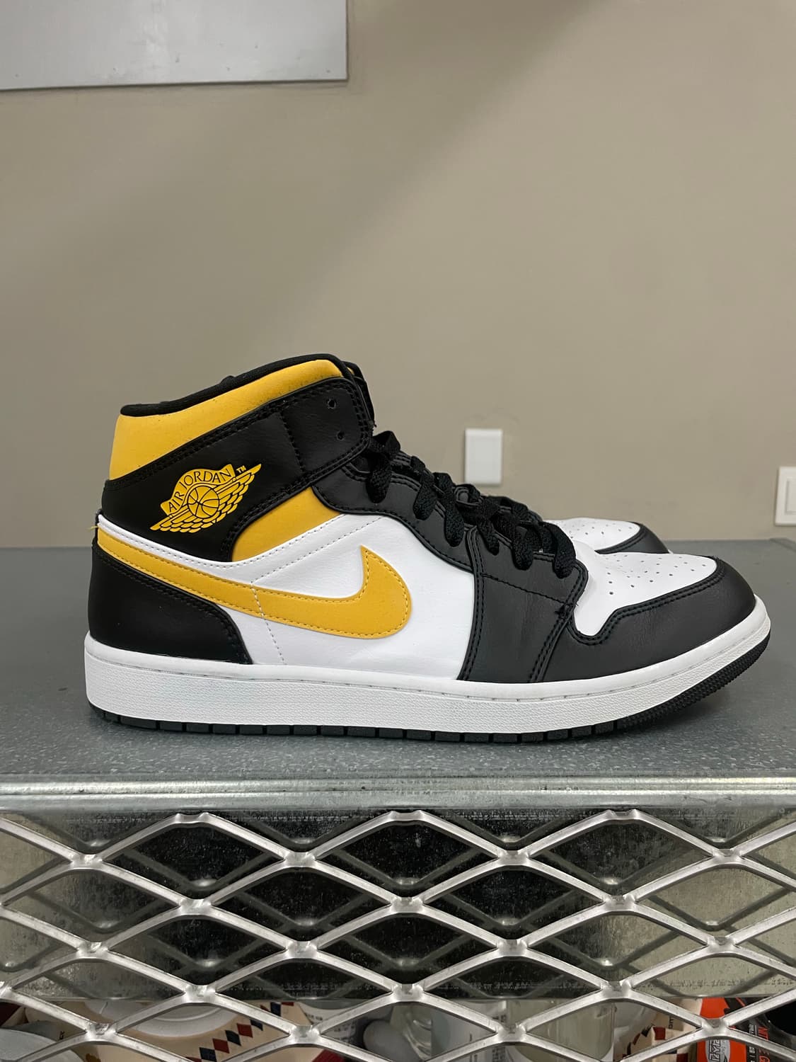 에어조던1 미드 폴른 300 상품이미지4