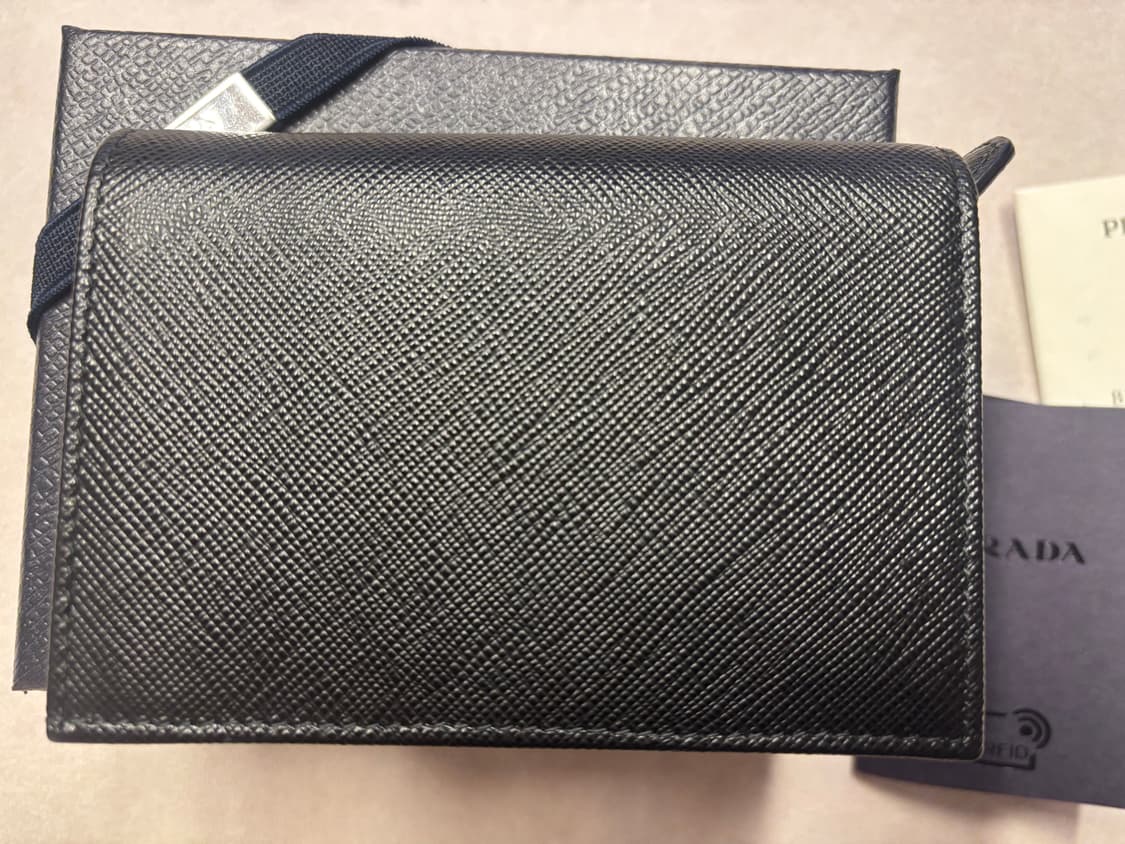 프라다 사피아노 트라이앵글 로고 반지갑 상품이미지6