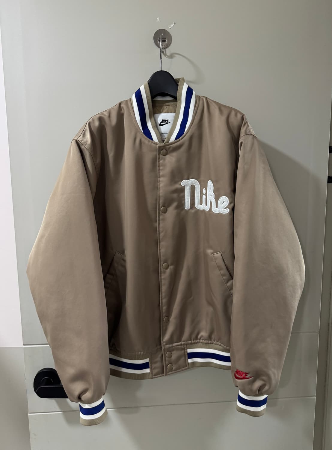 나이키 덕아웃 루즈 사틴 바시티 자켓 L 상품이미지1