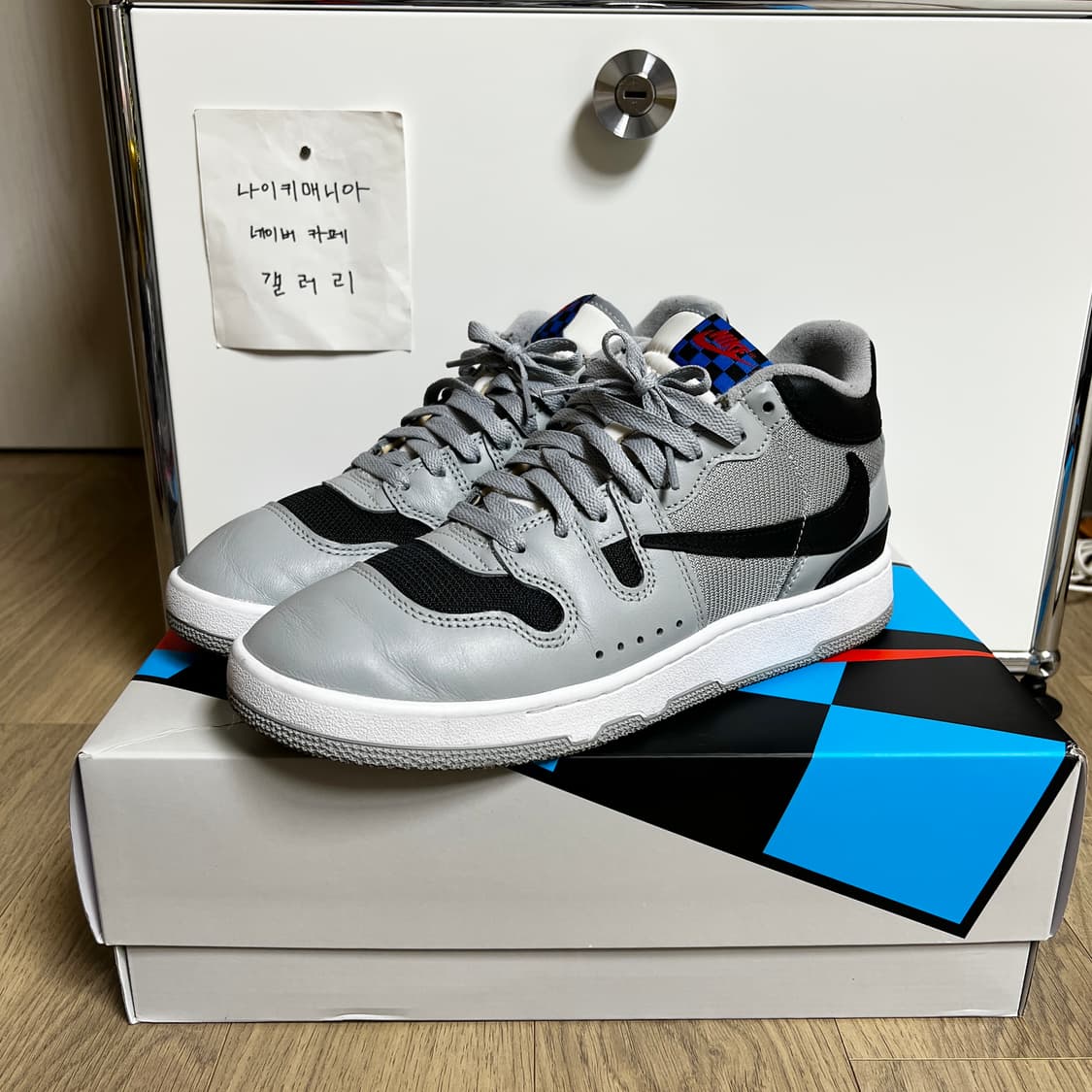 [275] 나이키 × 트래비스 스캇 맥 어택 SP 라이트 스모크 그레이 상품이미지4
