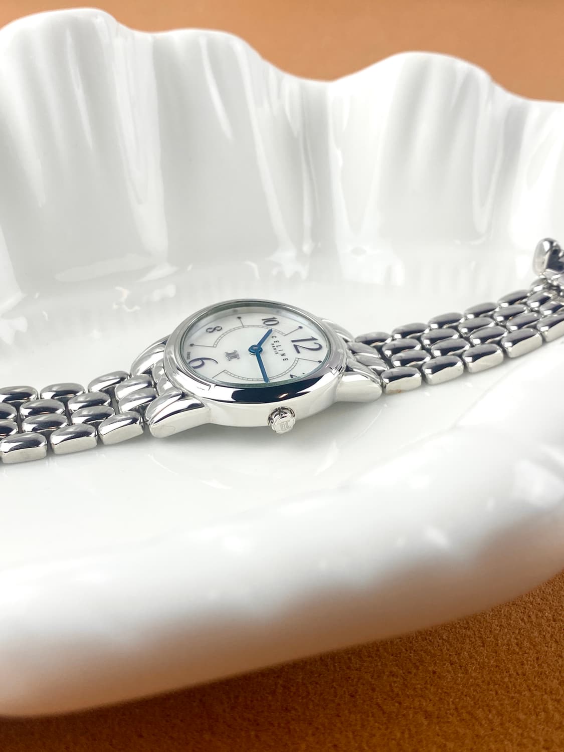 CELINE round shell steel watch 상품이미지5