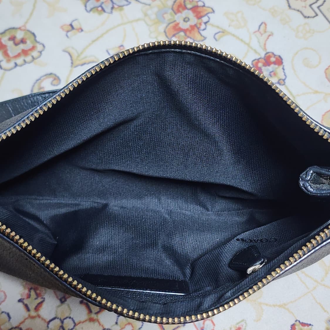 코치 페블 레더 찰리백 가방
[정품] 상품이미지6