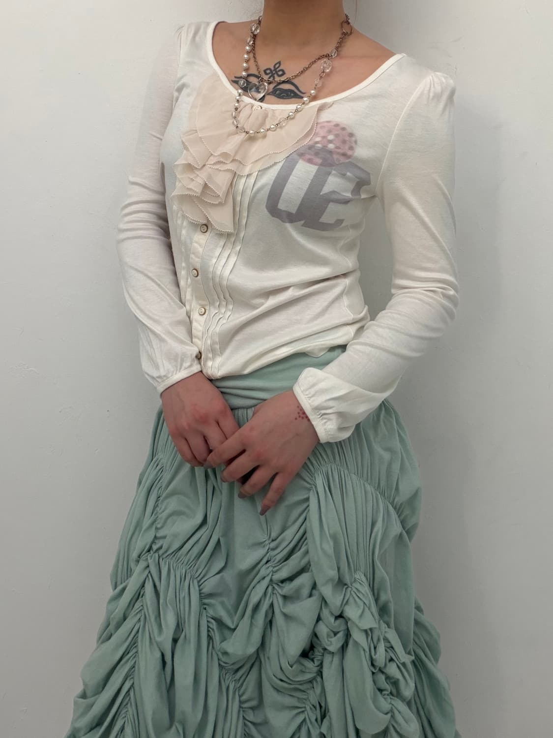 토끼 프린팅 프릴 긴팔티 상품이미지1