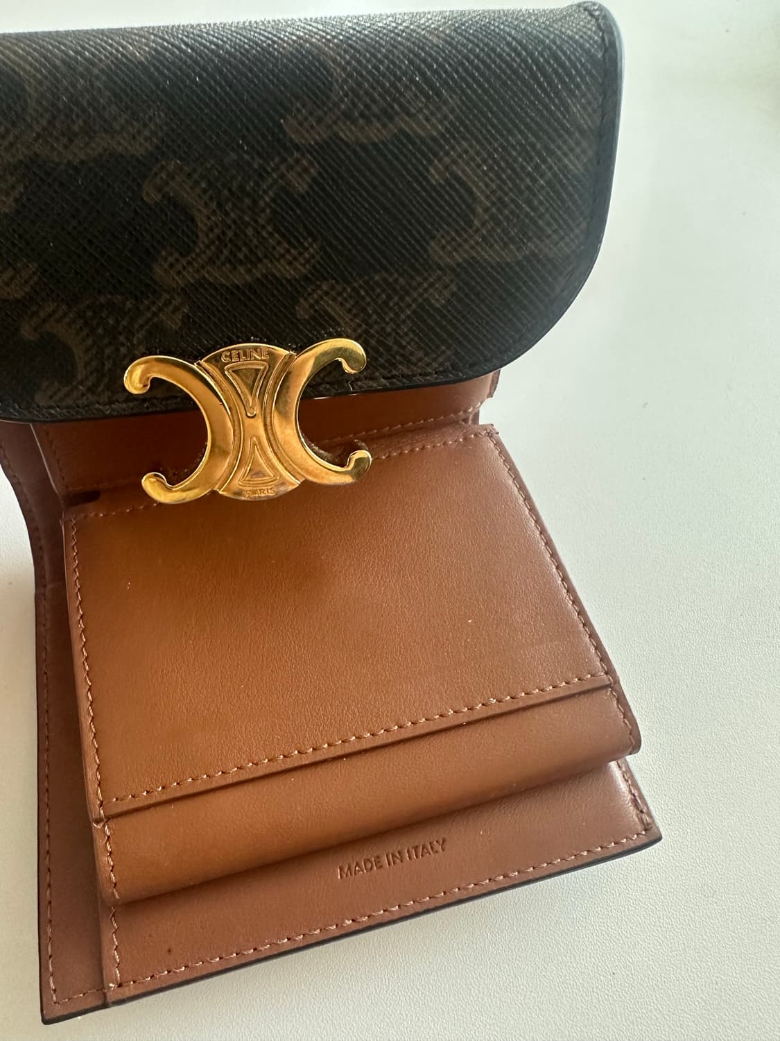 정품 셀린느 트리옹프 반지갑 급처 상품이미지6