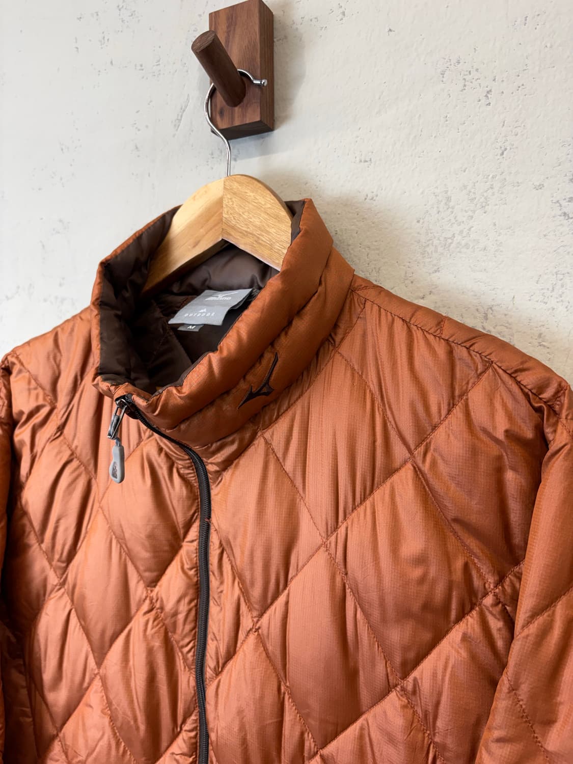 미즈노 자수 로고 다이아몬드 퀼팅 다운 경량패딩 상품이미지4