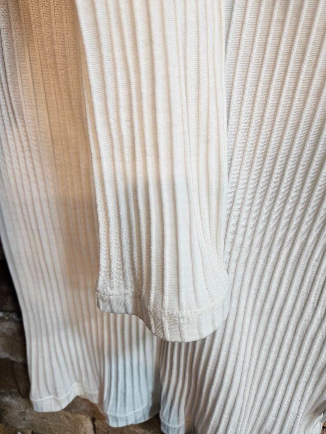 헤지스 아이보리 골지 긴팔티 상품이미지3