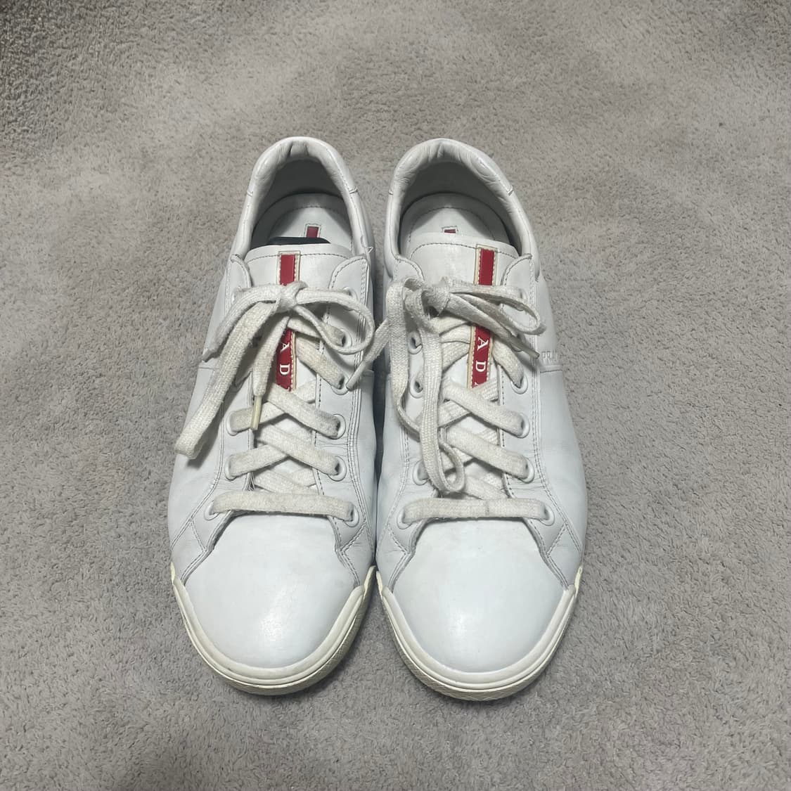 285) 프라다 스포츠 레더 로고 스니커즈 화이트 상품이미지5