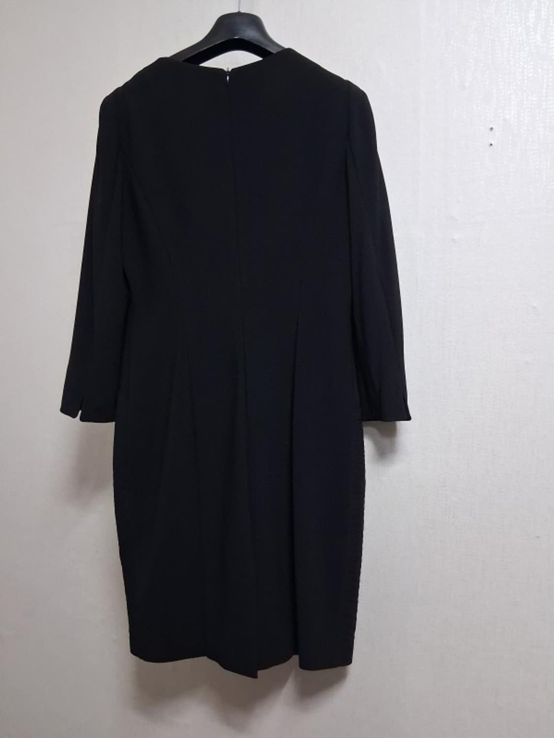 JICOTT 지코트 블랙 미디 원피스 스팽글 넥장식 55
국내  상품이미지2