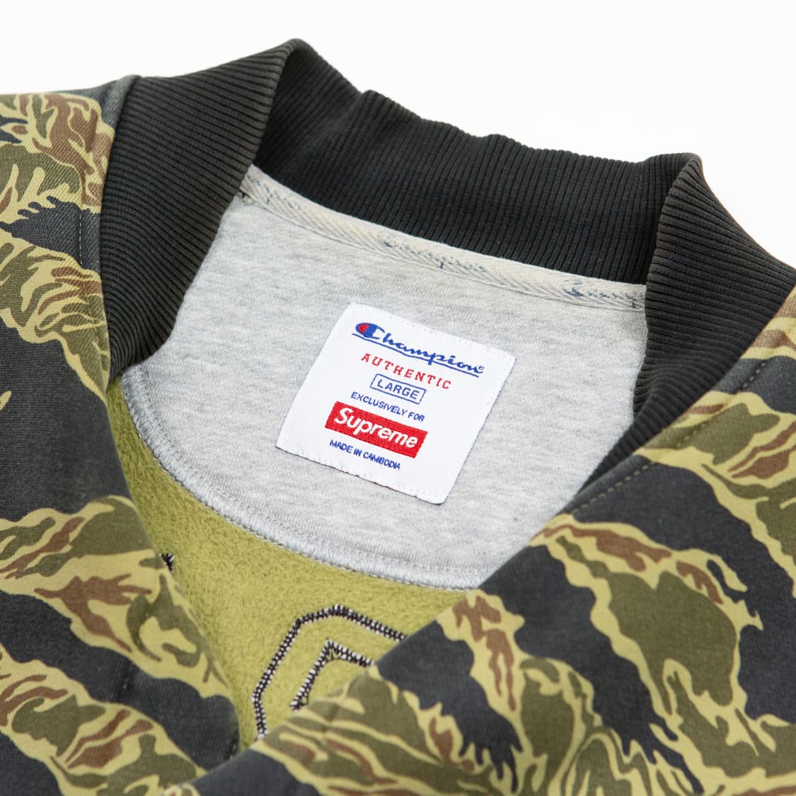 슈프림 x 챔피온 타이거 카모 바시티 자켓 상품이미지4