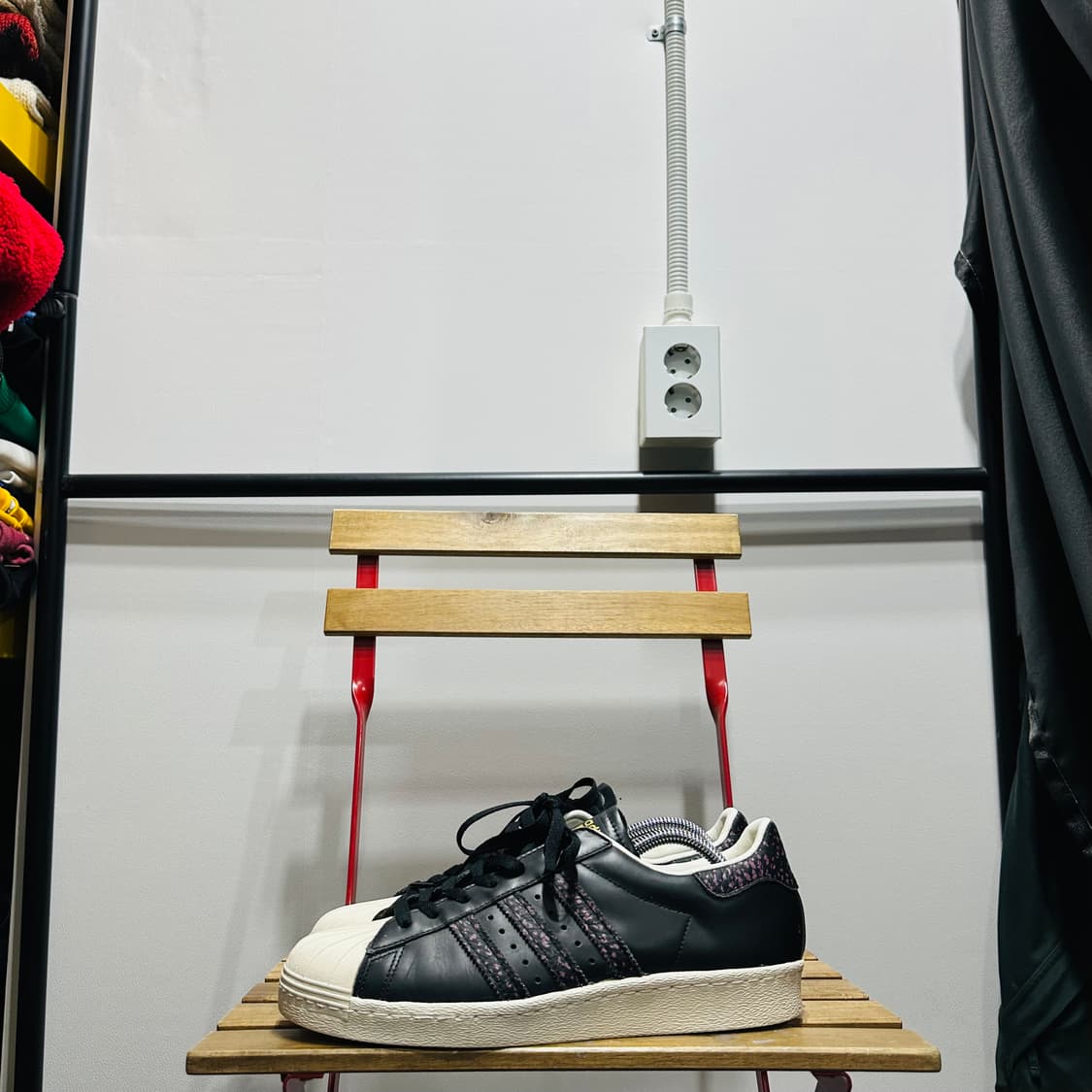 280) 아디다스 운동화 남성  남자 신발 슈퍼스타 블랙 스타 프린팅 상품이미지3