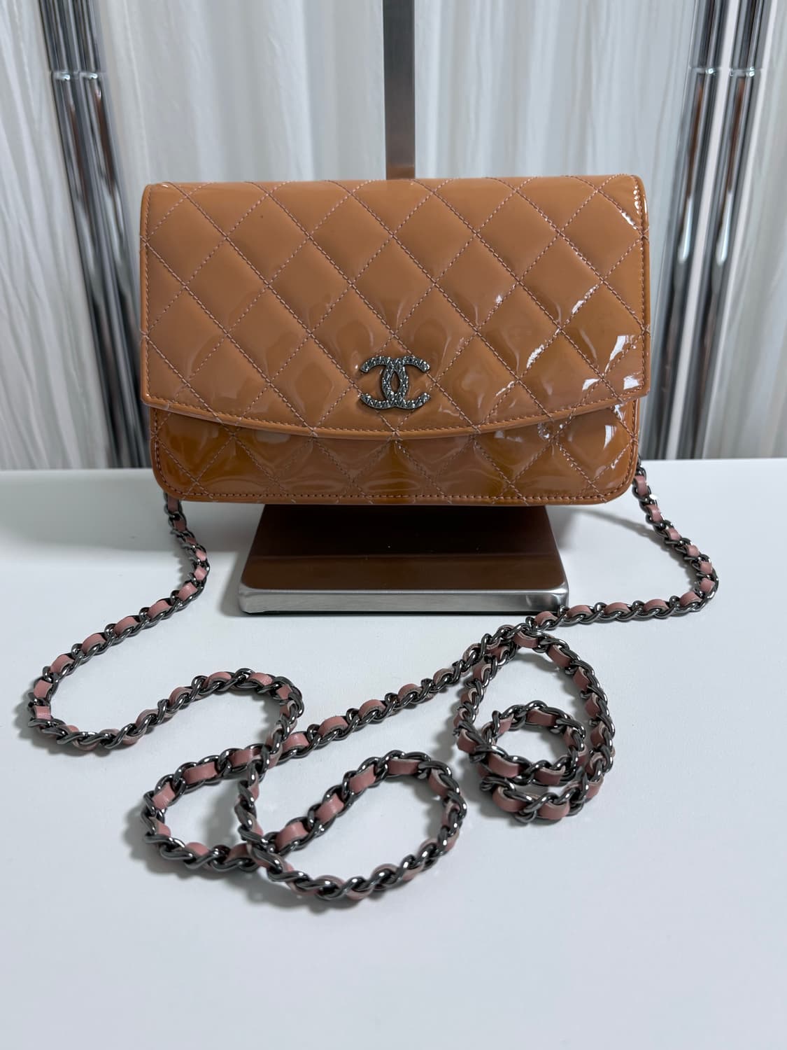 샤넬 페이던트 woc 크로스백 상품이미지1