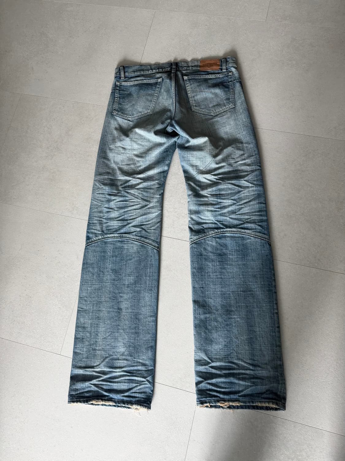 발렌시아가 로우 웨이스트 데님 팬츠 연청 상품이미지2