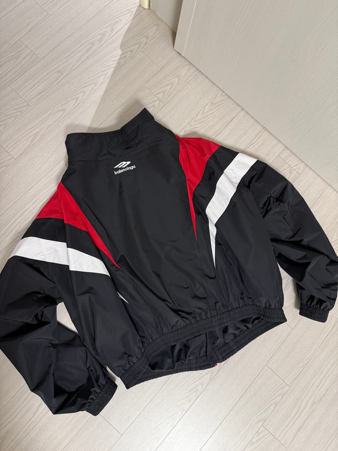 [S] 발렌시아가 3B 스포츠 아이콘 오프 숄더 트랙슈트 자켓 블랙 레드 상품이미지9