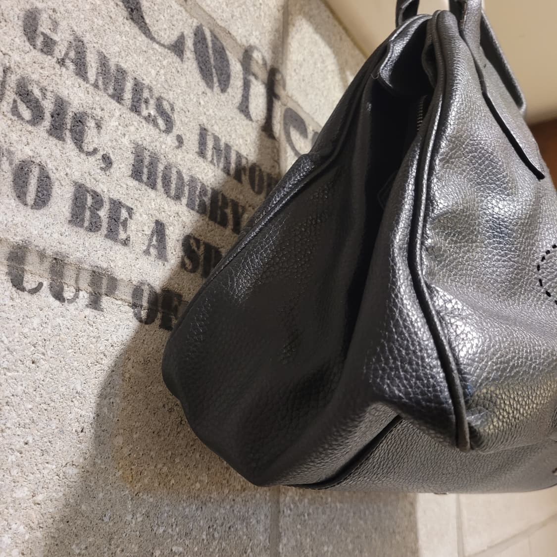 비비안웨스트우드 펀칭로고 토트백 상품이미지5