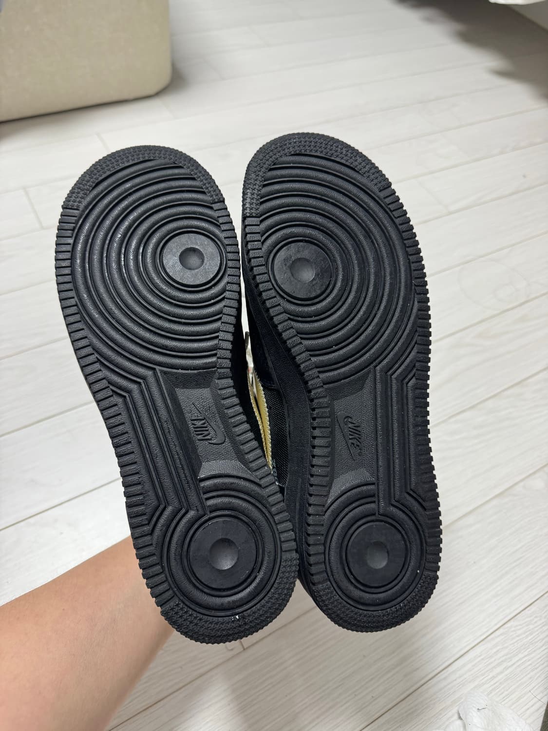 오프화이트 에어포스 275팝니다. 상품이미지4