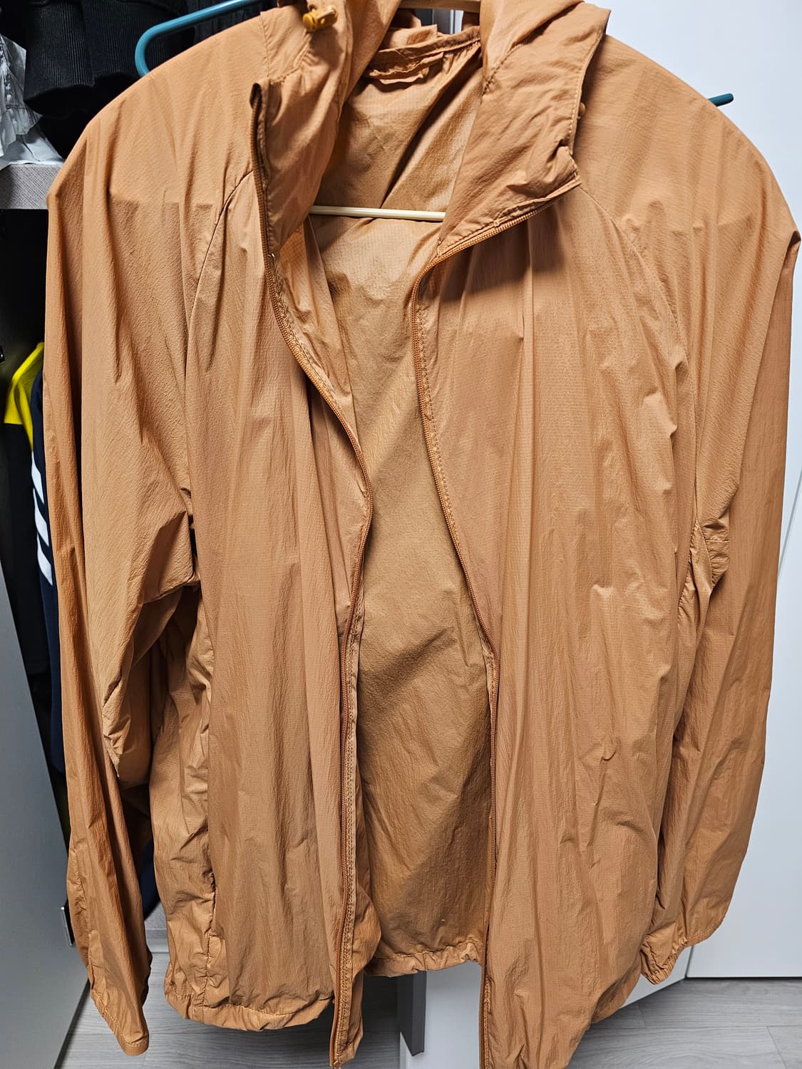 스파오 브라운섹 바람막이 상품이미지1