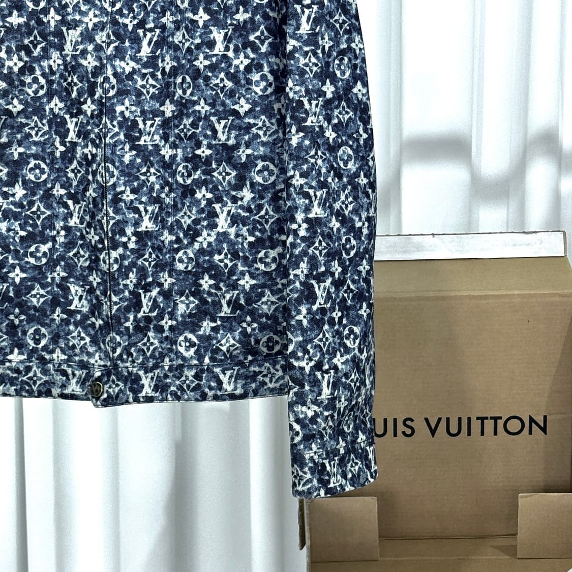 (52) 23FW 루이비통 워크웨어 모노그램 데님 트러커 자켓 상품이미지3