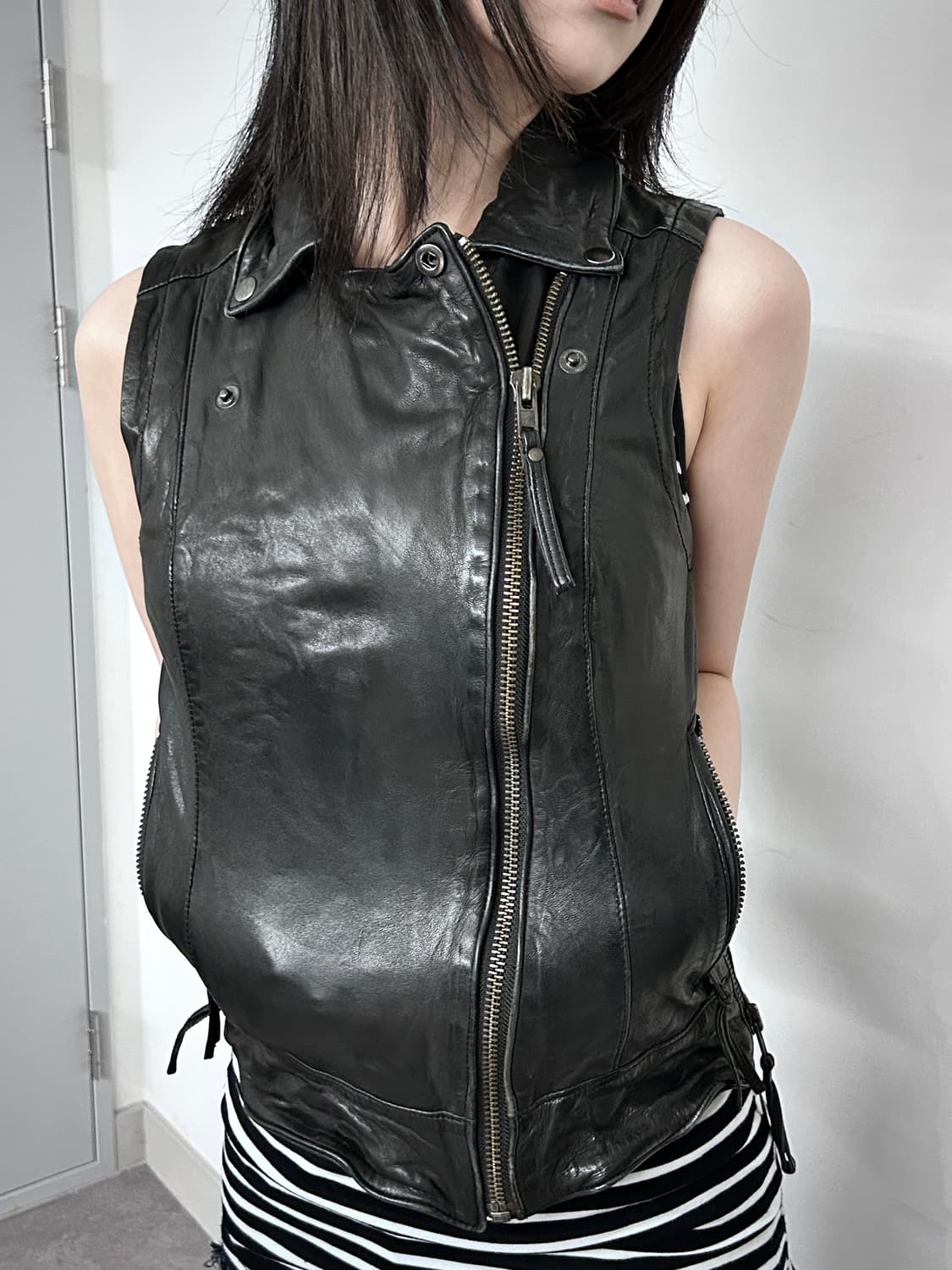 Muubaa Artisanal Diagonal Leather Vest 상품이미지1