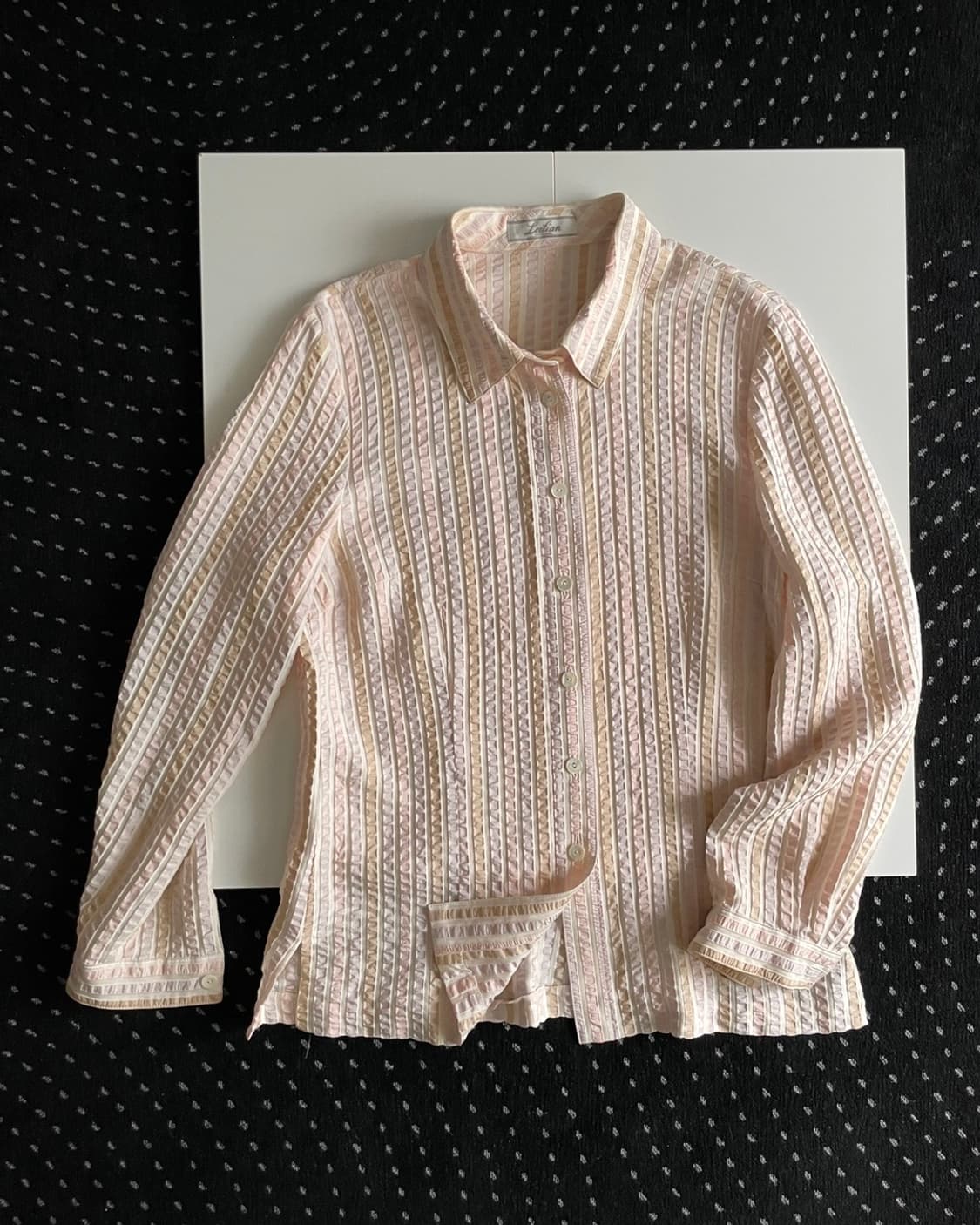 embossing stripe blouse 상품이미지1
