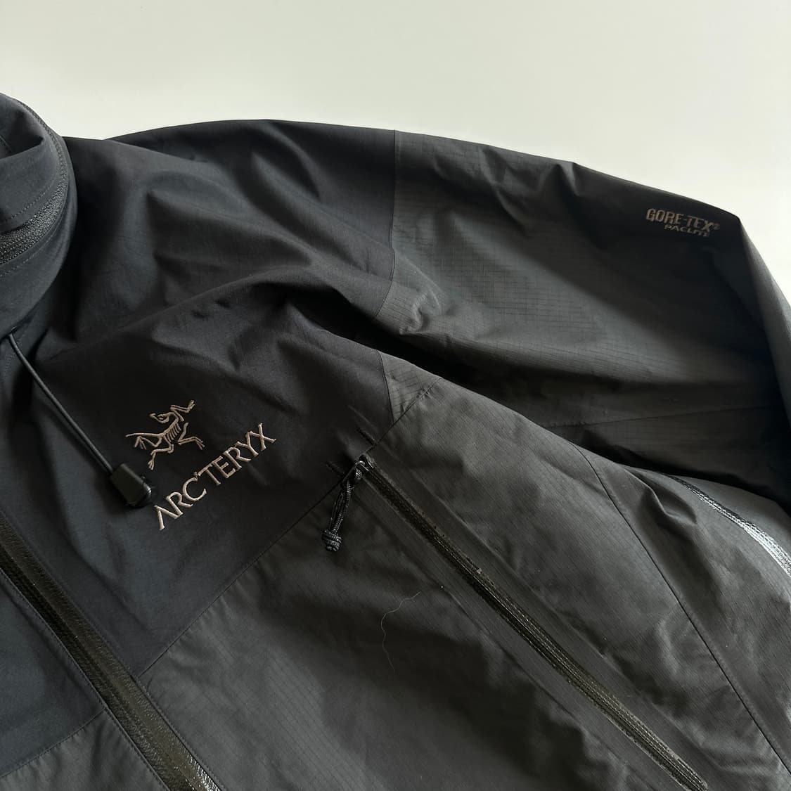 Arc'teryx 아크테릭스 구형 알파SV 블랙 쉐도우 고어쉘 히든 후드 상품이미지5