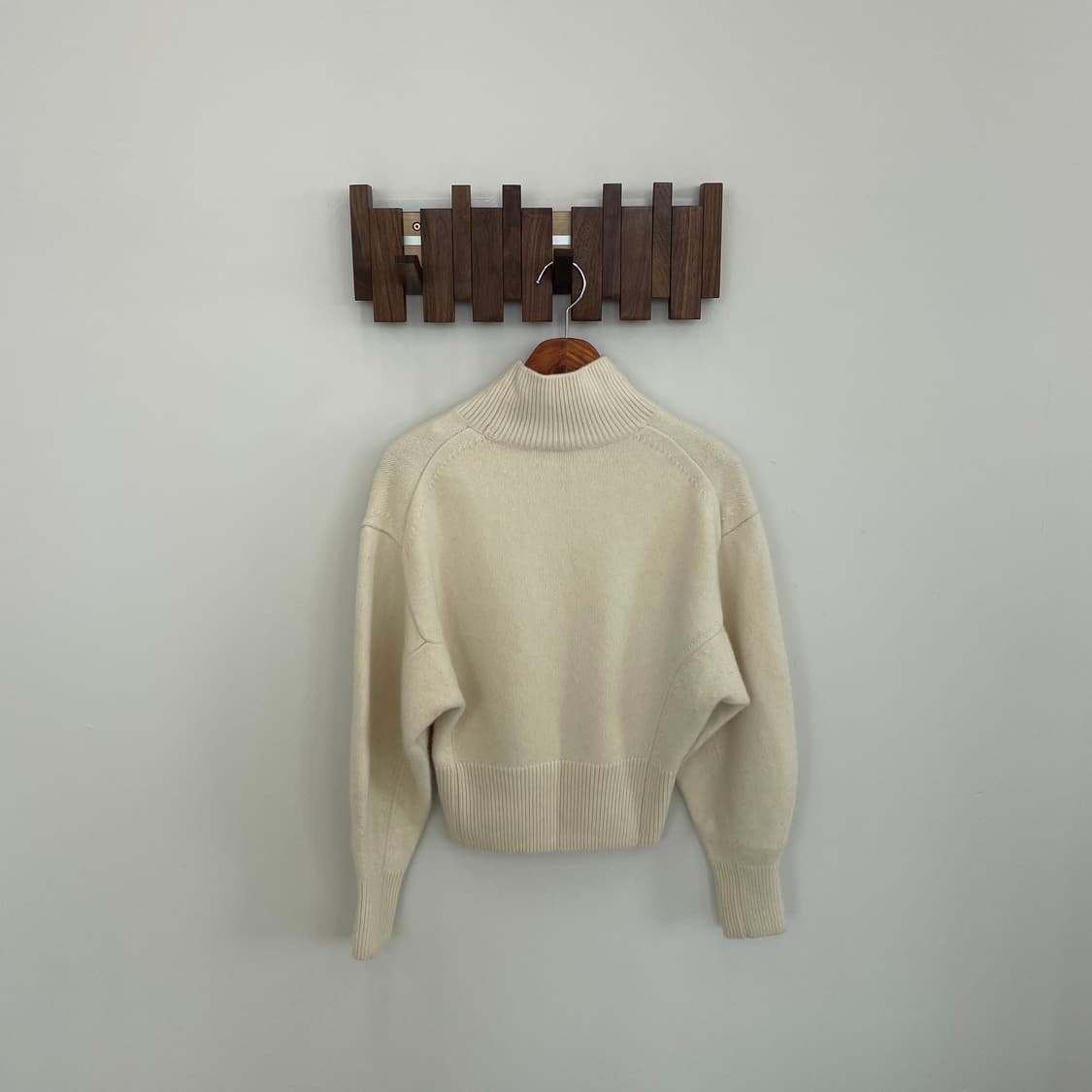 코스 하프넥 크롭 니트 상품이미지2