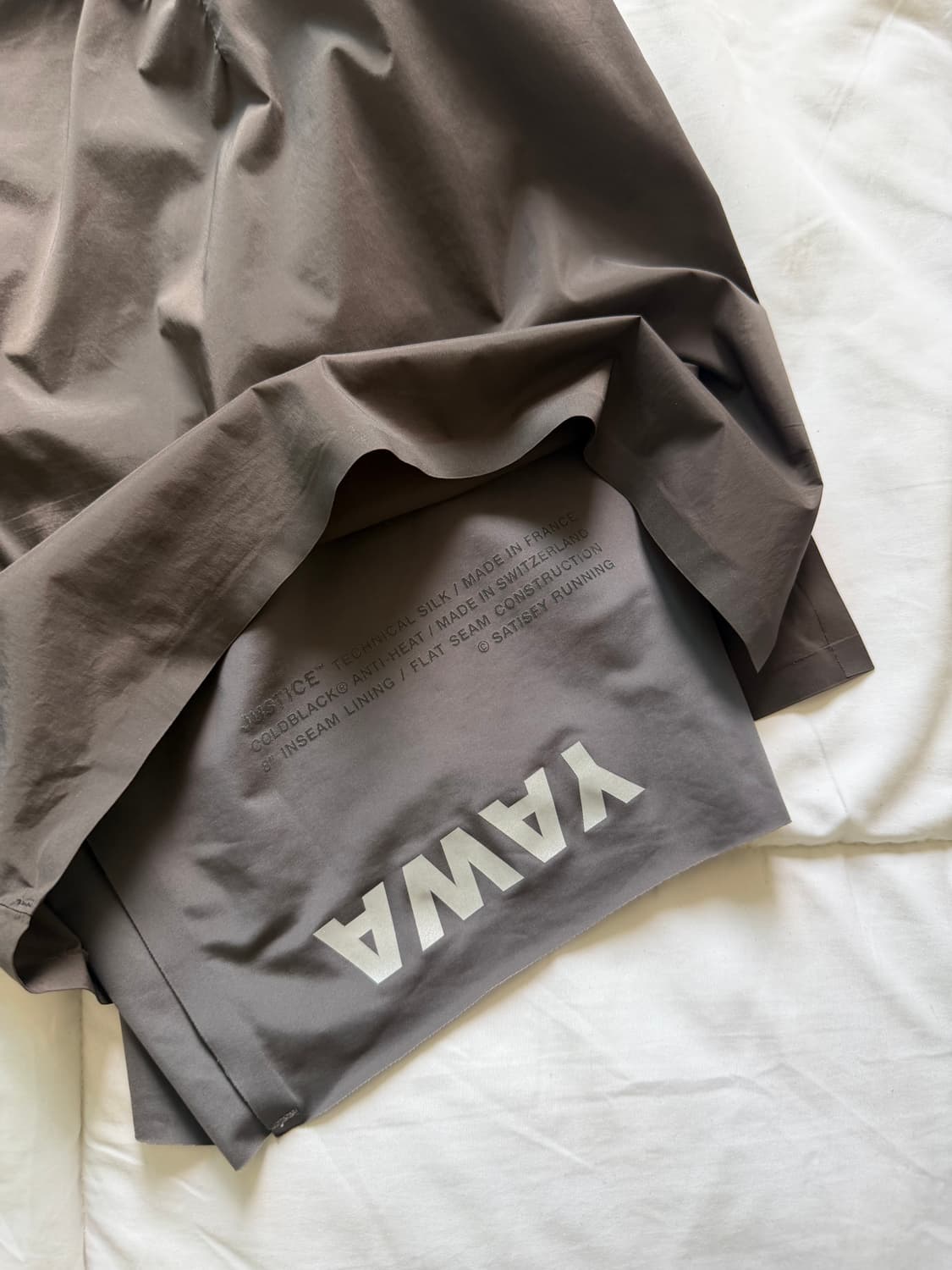 [L] 세티스파이 테크실크 8인치 숏츠 브라운 satisfy 상품이미지5