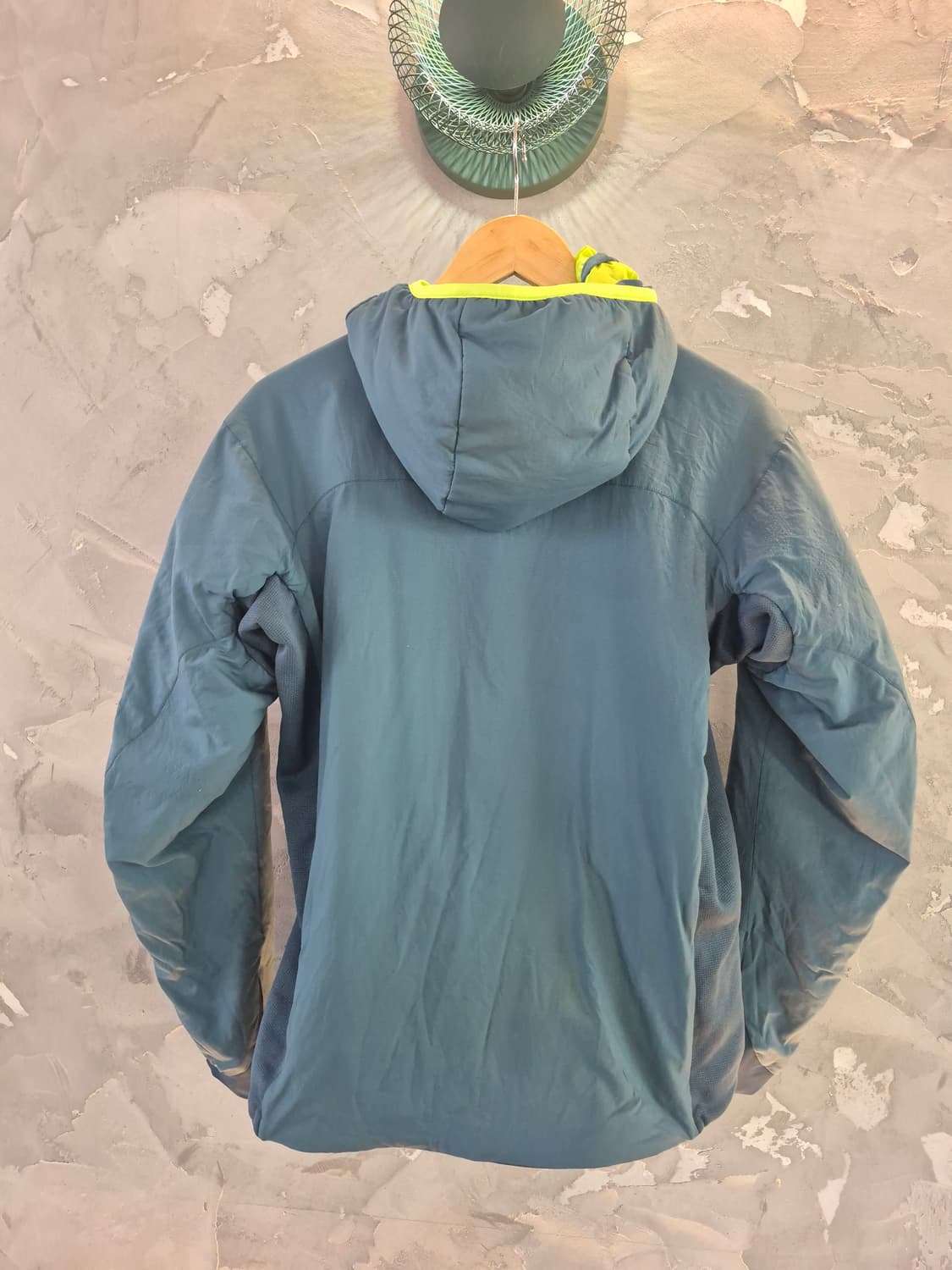 아크테릭스 Atom LT 후디 95~100 판매합니다 상품이미지3