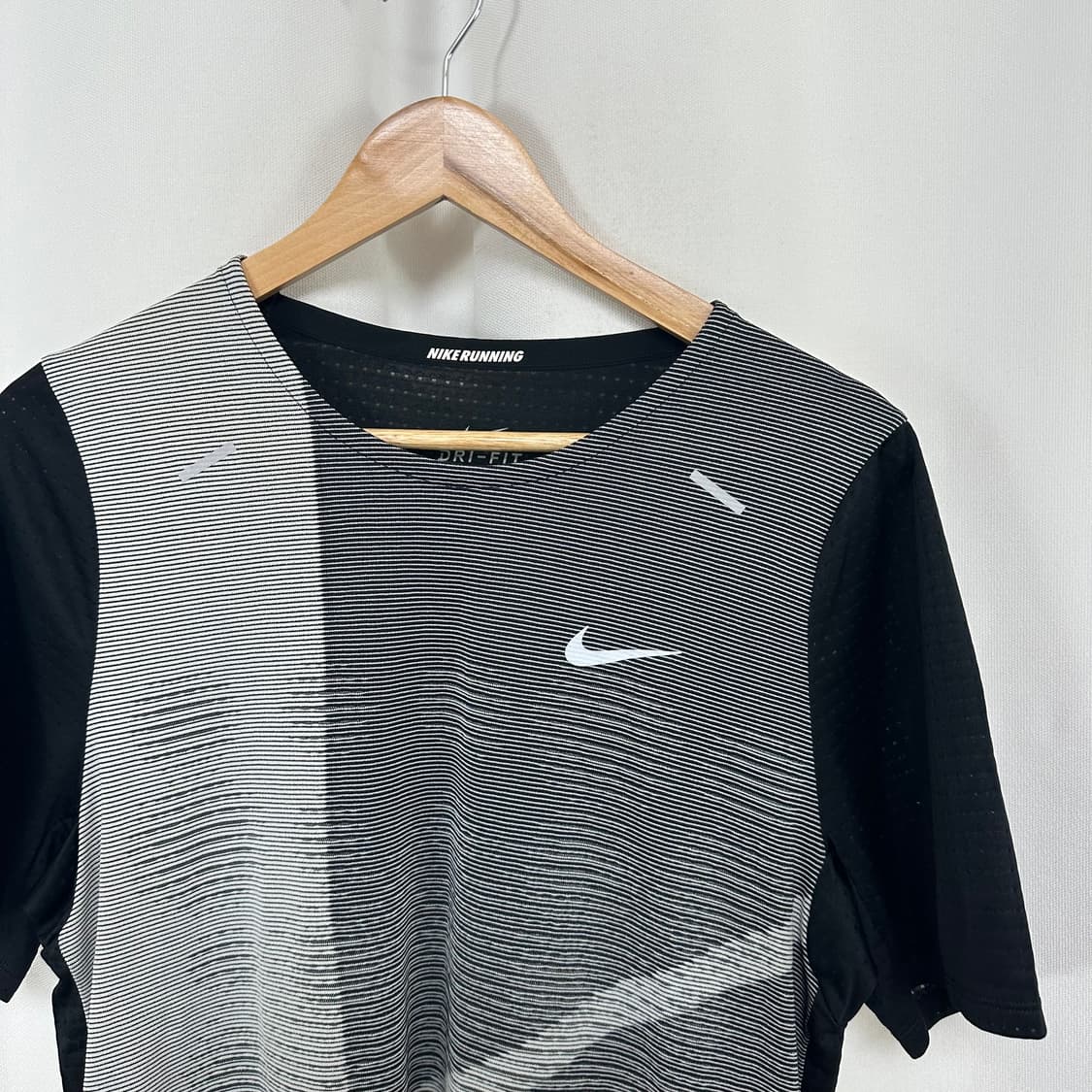  나이키 남자 통풍 운동 반팔티 L 100 상품이미지2