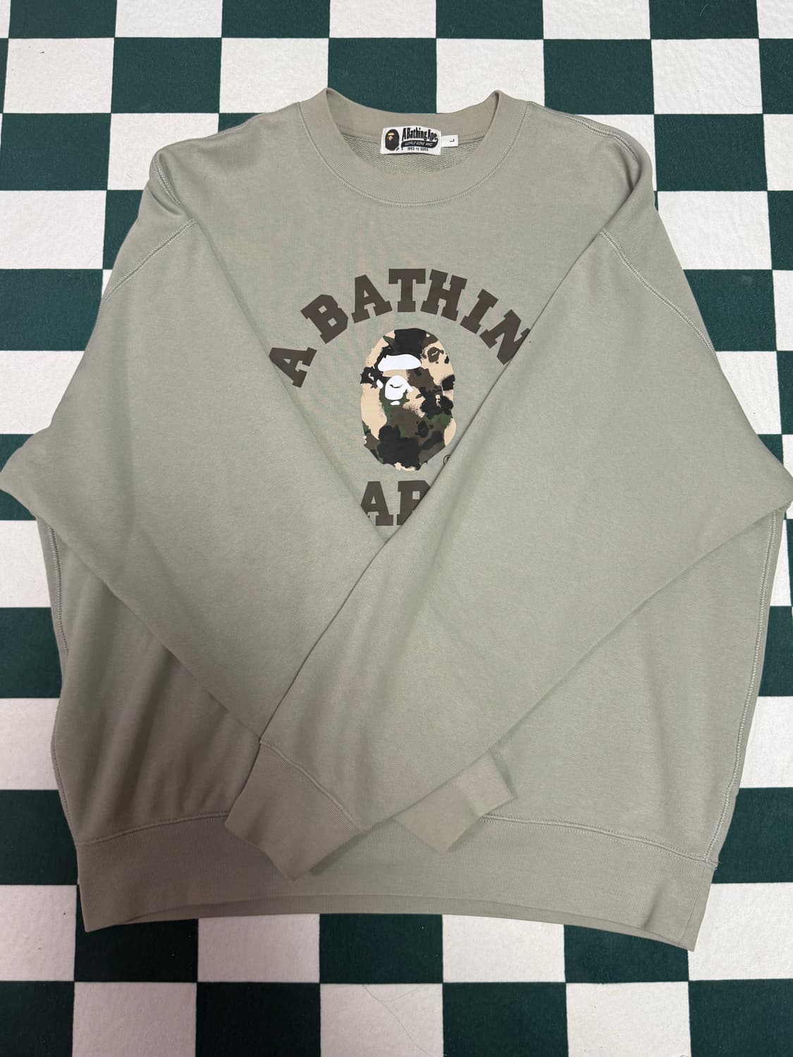 베이프 맨투맨 상품이미지1