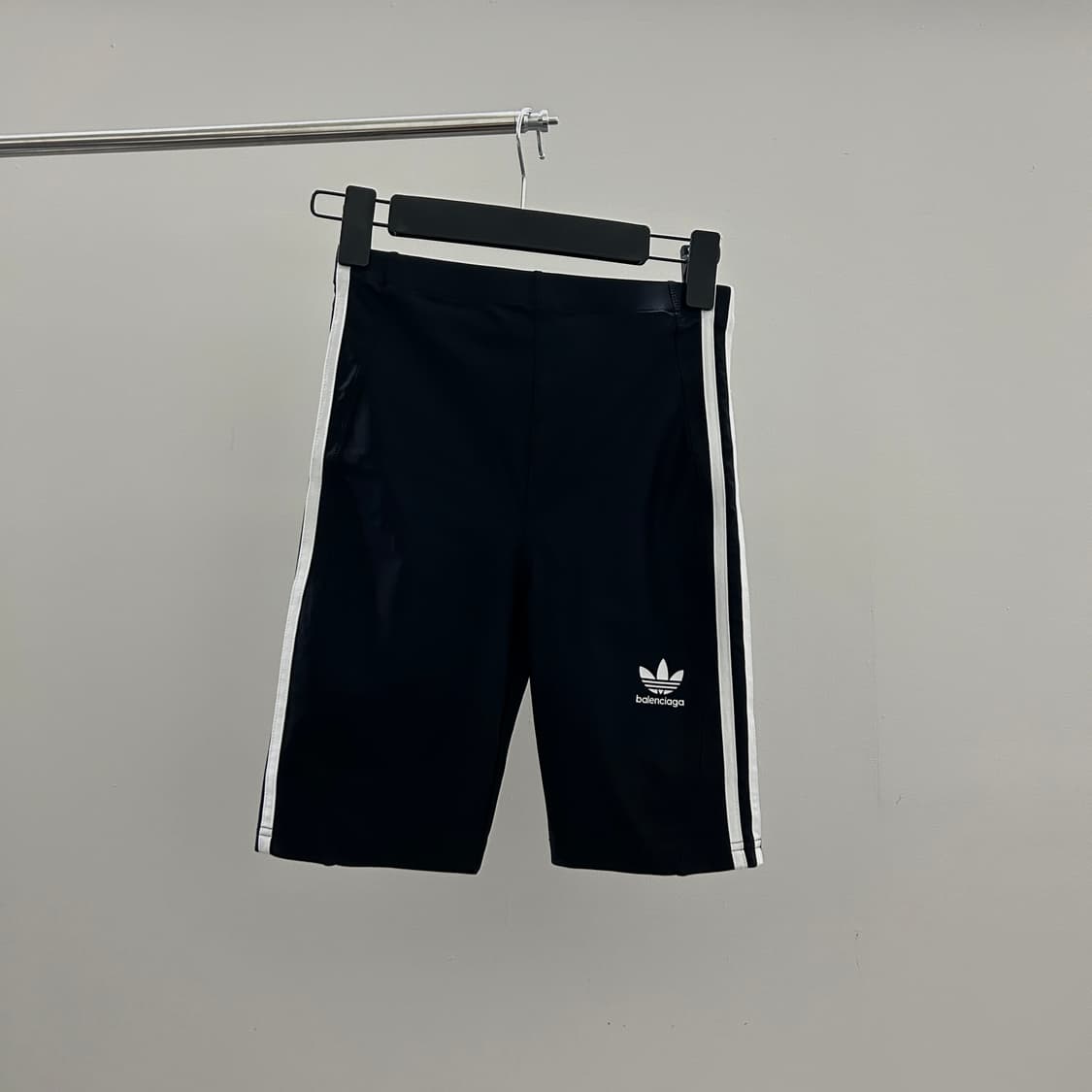 발렌시아가 X 아디다스 바이커 쇼츠 상품이미지1
